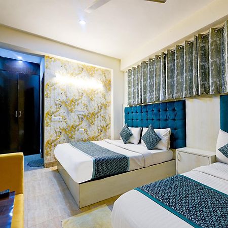 Hotel Skywood At Airport New Delhi Bagian luar foto