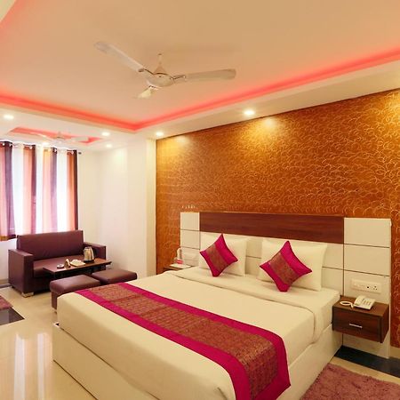 Hotel Skywood At Airport New Delhi Bagian luar foto