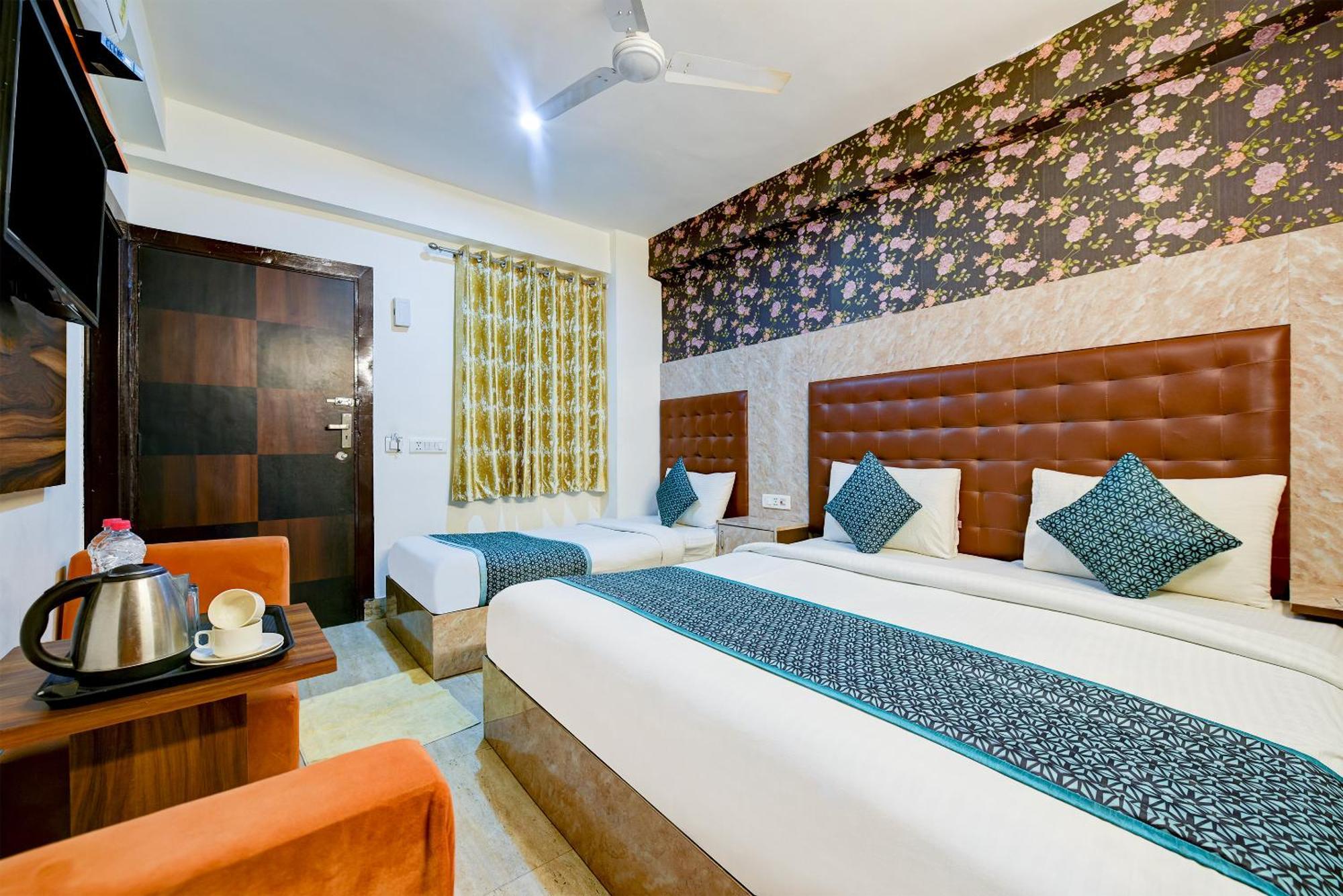 Hotel Skywood At Airport New Delhi Bagian luar foto