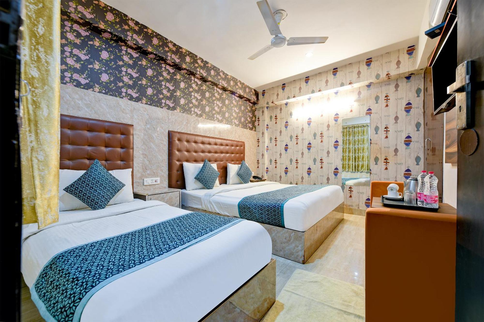 Hotel Skywood At Airport New Delhi Bagian luar foto
