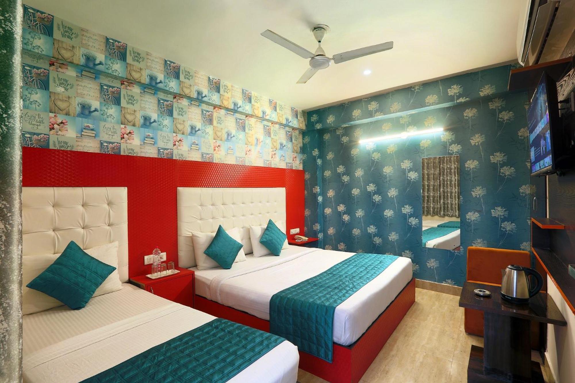 Hotel Skywood At Airport New Delhi Bagian luar foto