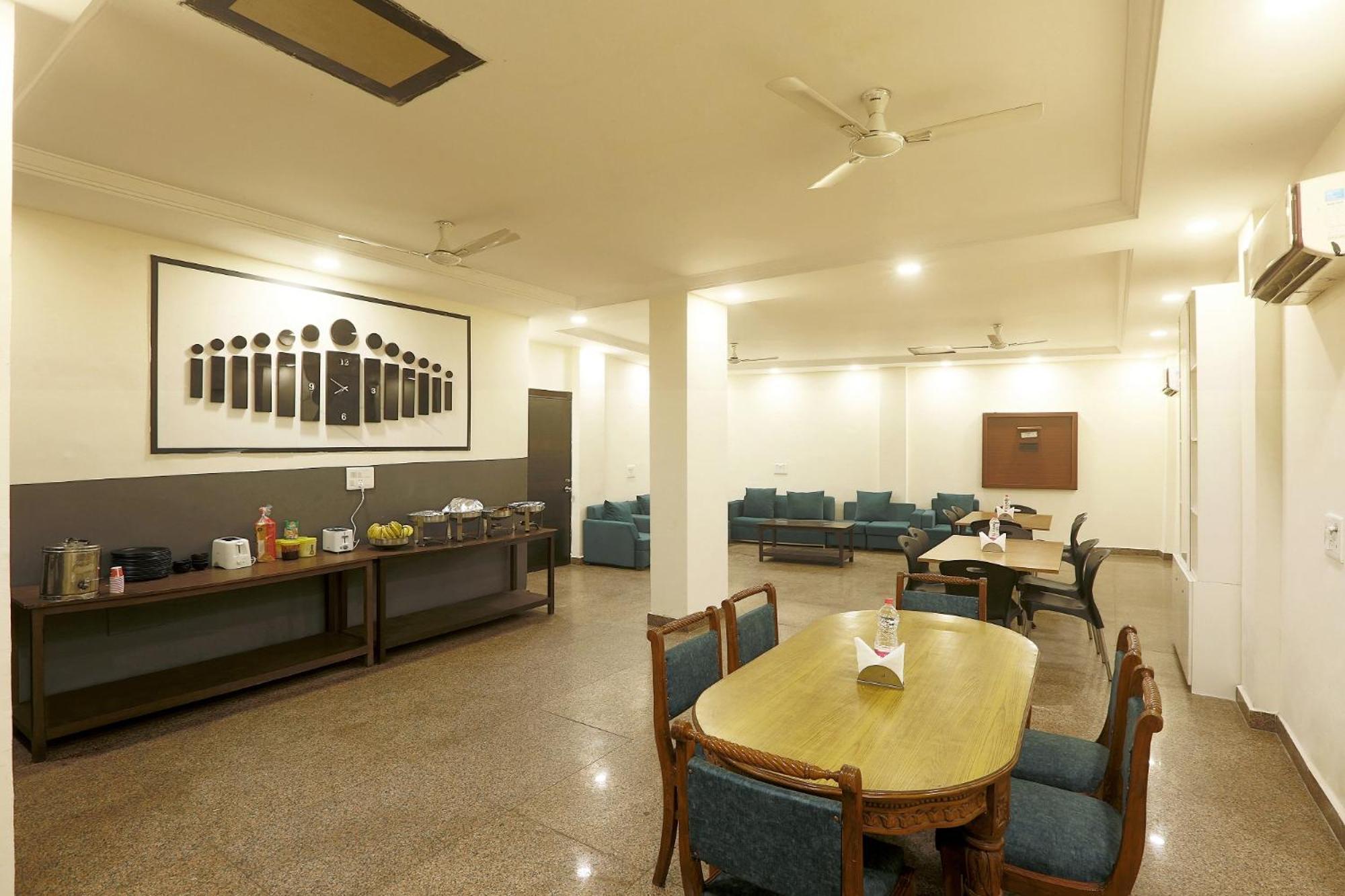 Hotel Skywood At Airport New Delhi Bagian luar foto