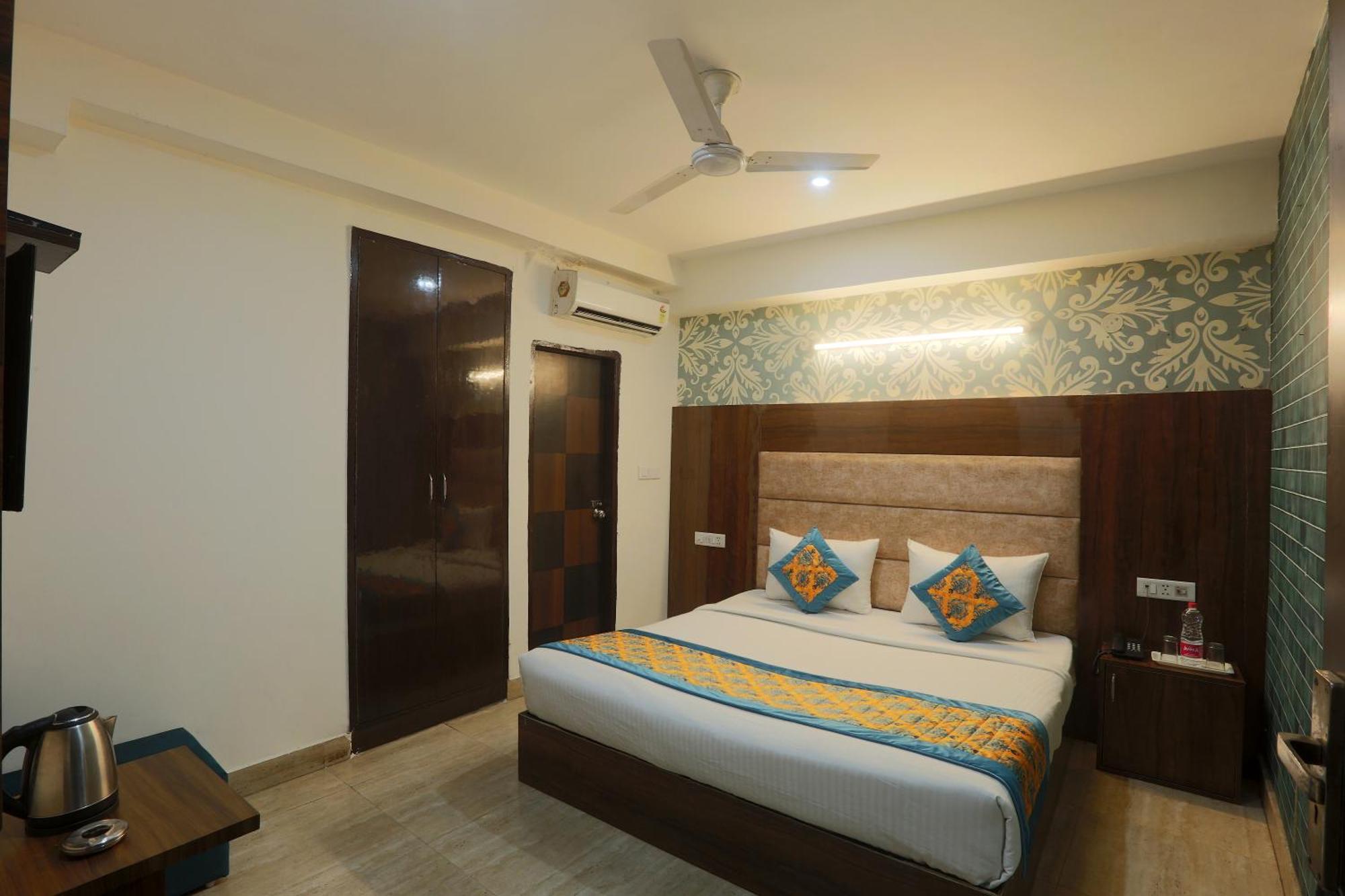 Hotel Skywood At Airport New Delhi Bagian luar foto