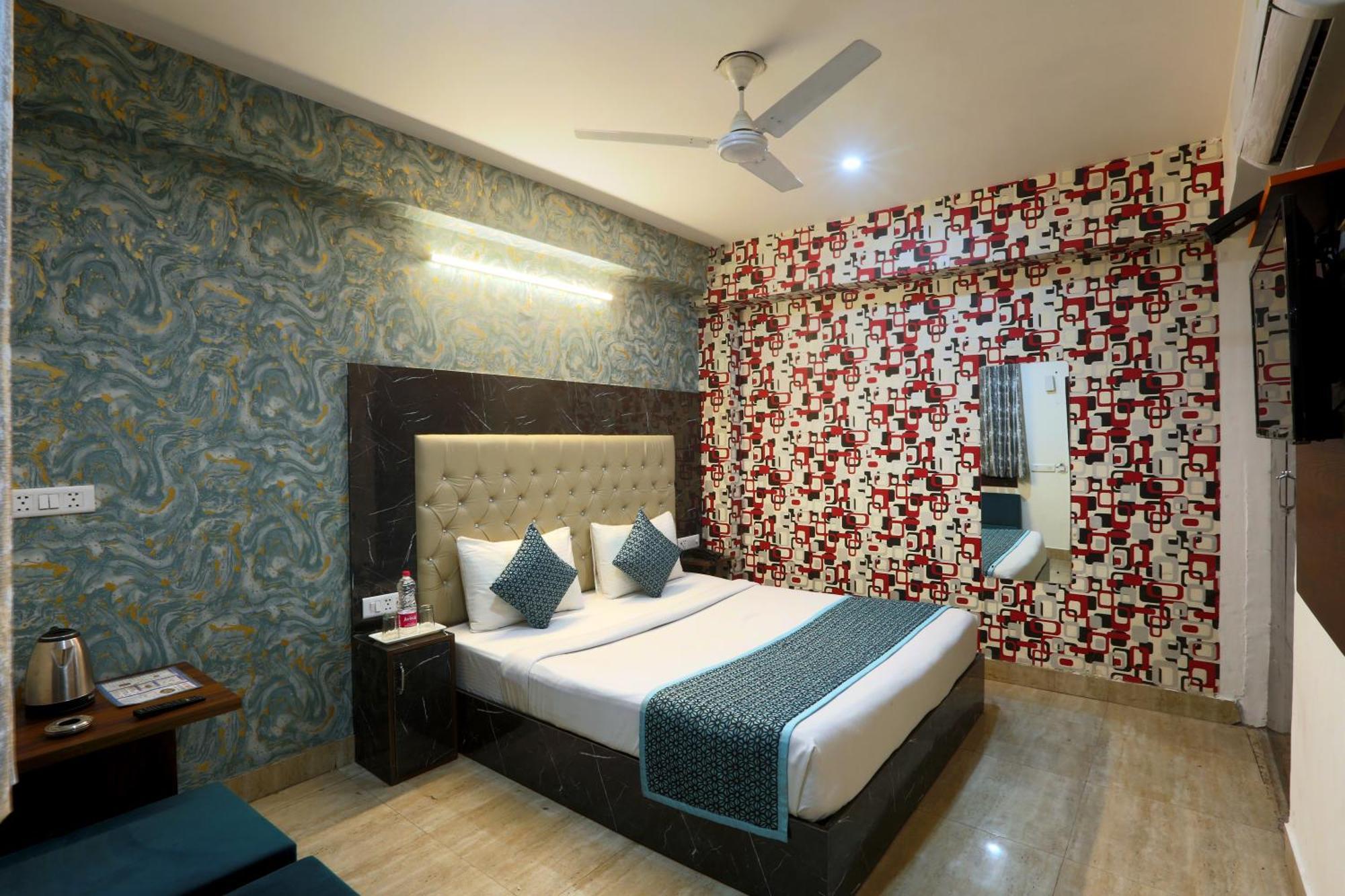 Hotel Skywood At Airport New Delhi Bagian luar foto