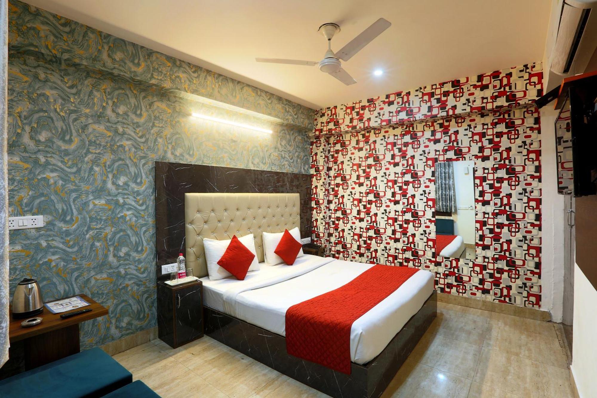 Hotel Skywood At Airport New Delhi Bagian luar foto